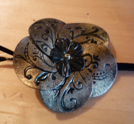 collier fleur or et noire